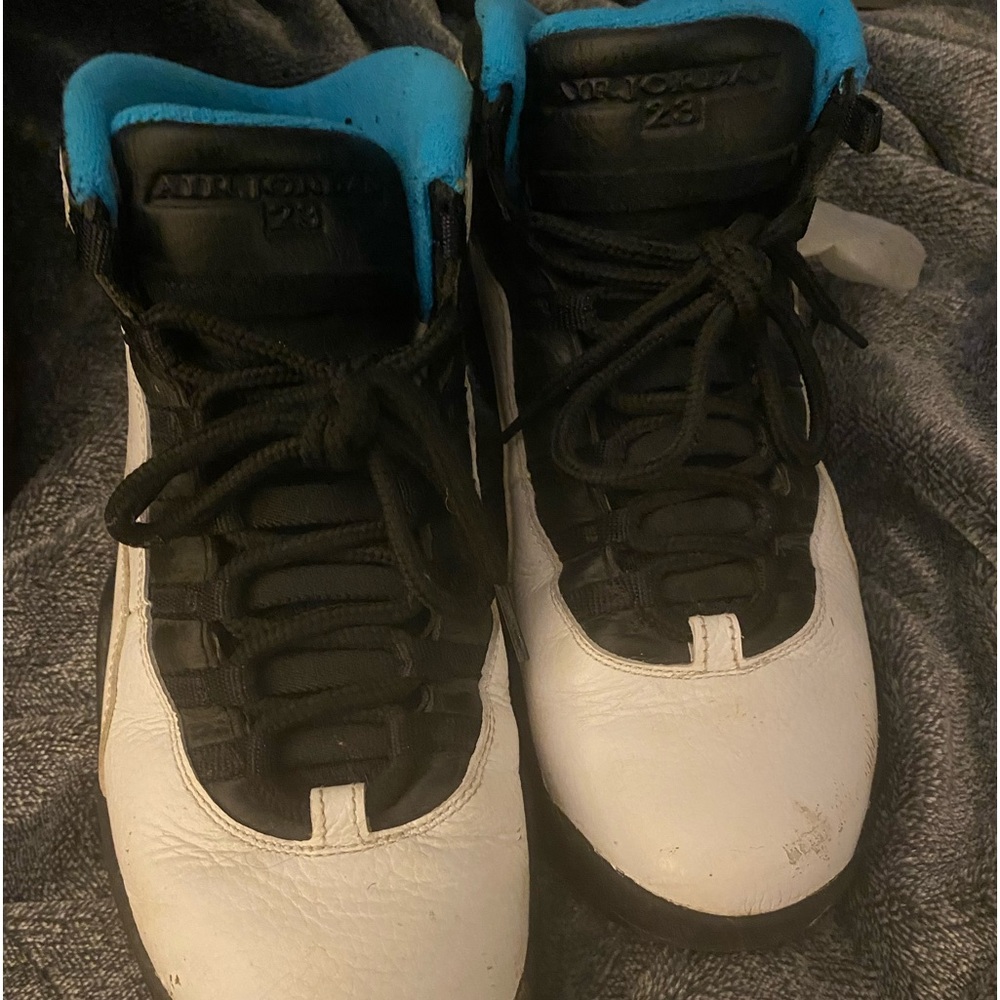 Air Jordan Collection men’s sneakers. White, black and turquoise.  8.5 Mens
